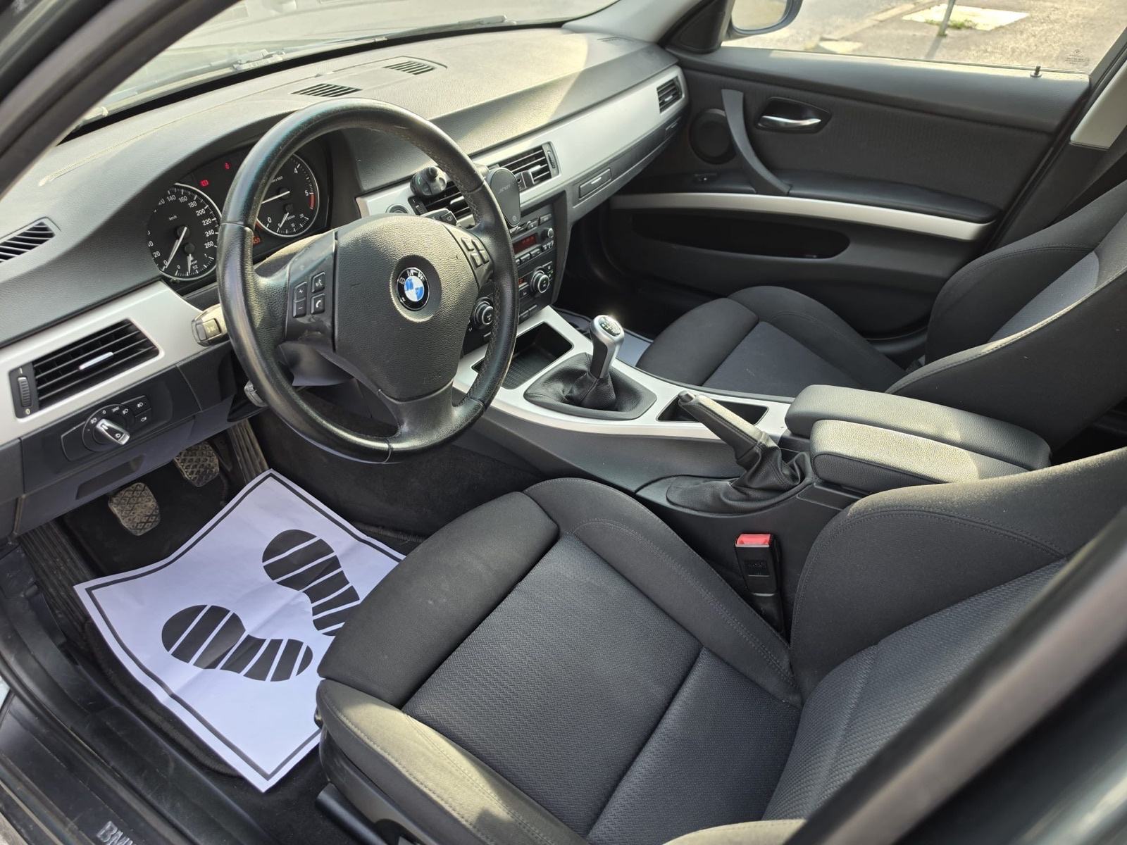 BMW serija 3 Touring 318d / REG 1 GOD / XENON !, fotografija 19