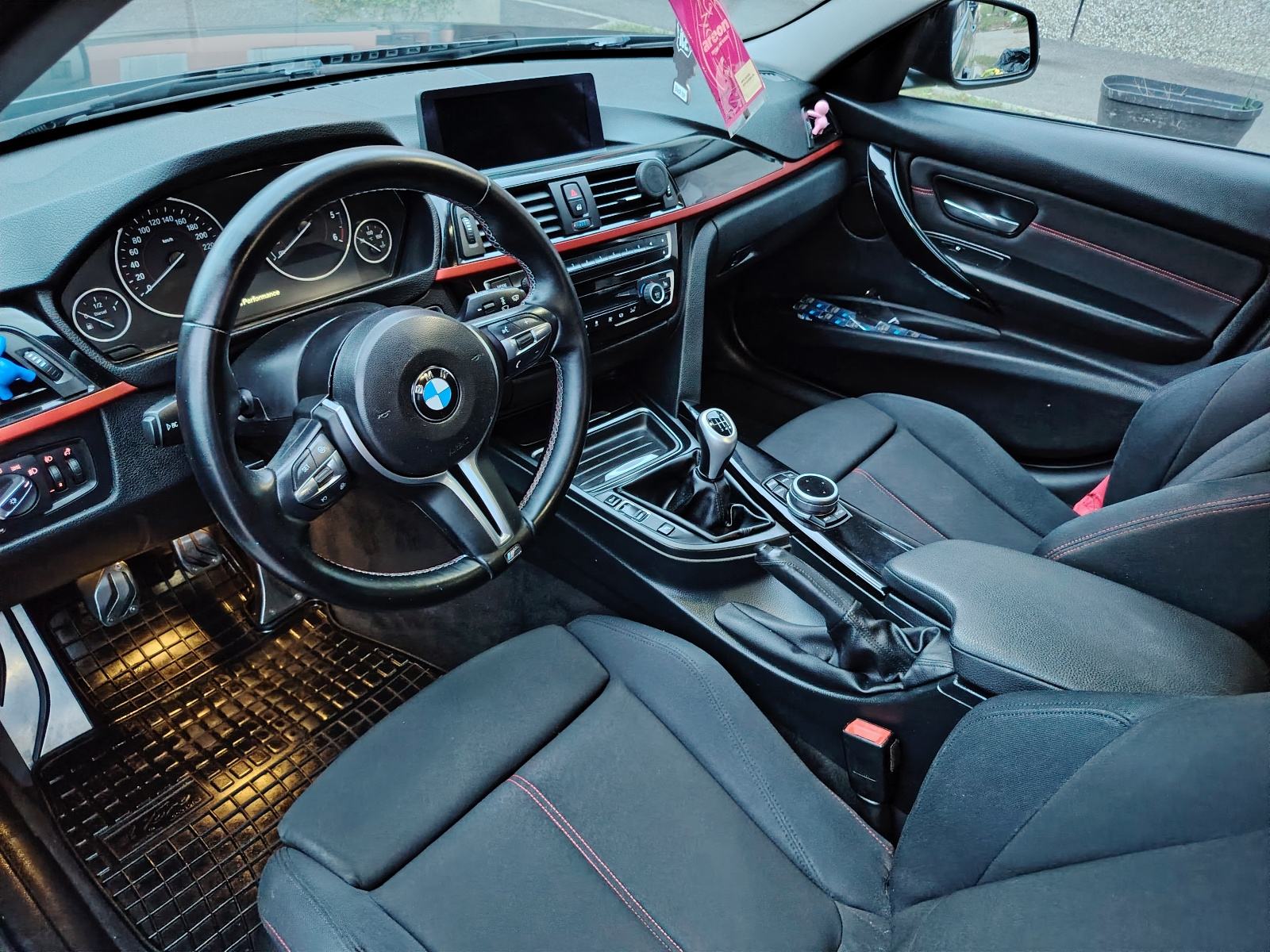 BMW serija 3 Touring 318d, fotografija 10