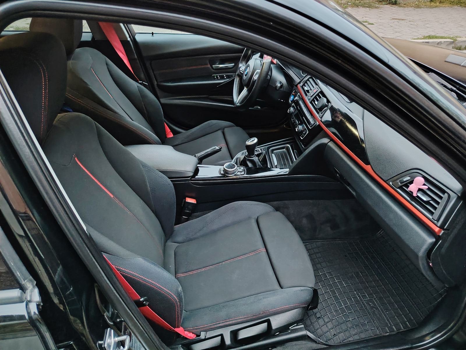 BMW serija 3 Touring 318d, fotografija 6