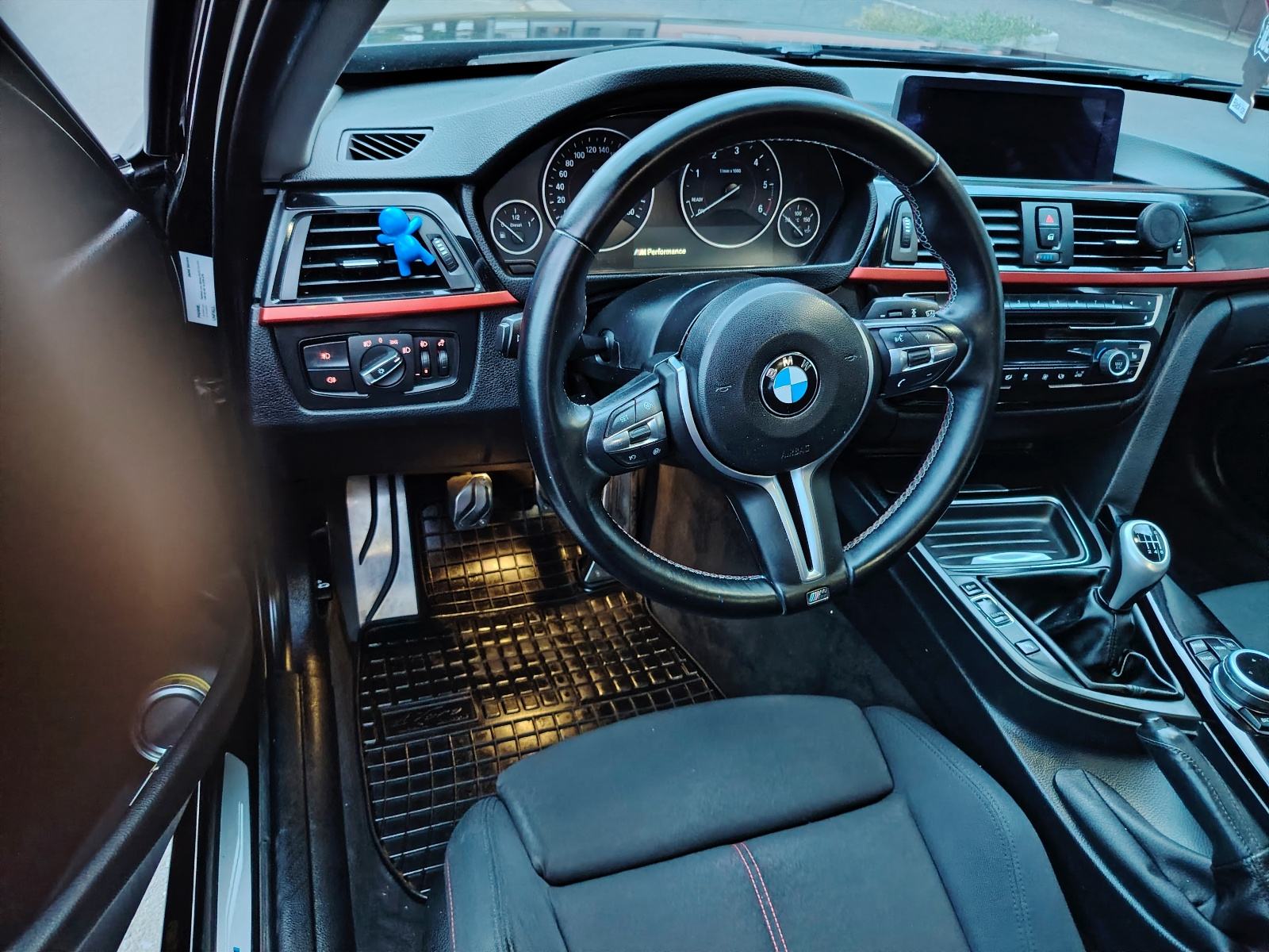 BMW serija 3 Touring 318d, fotografija 9