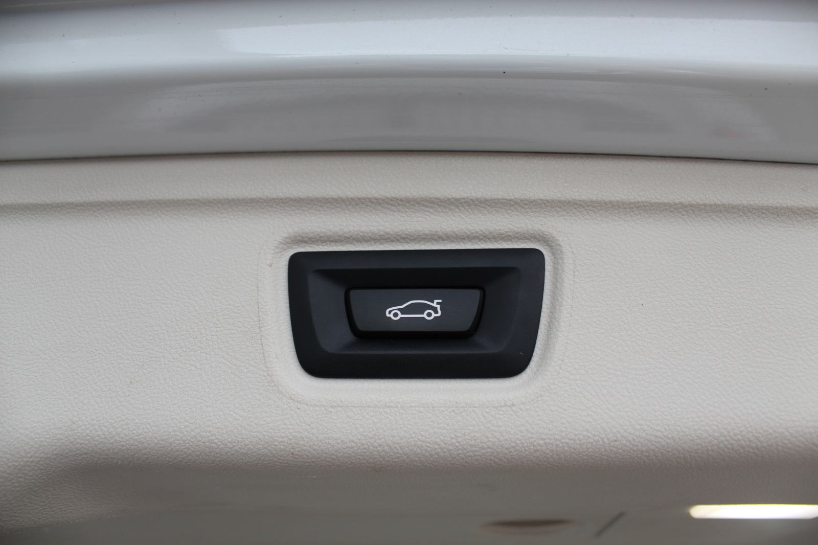 BMW serija 3 Touring 318d, fotografija 17