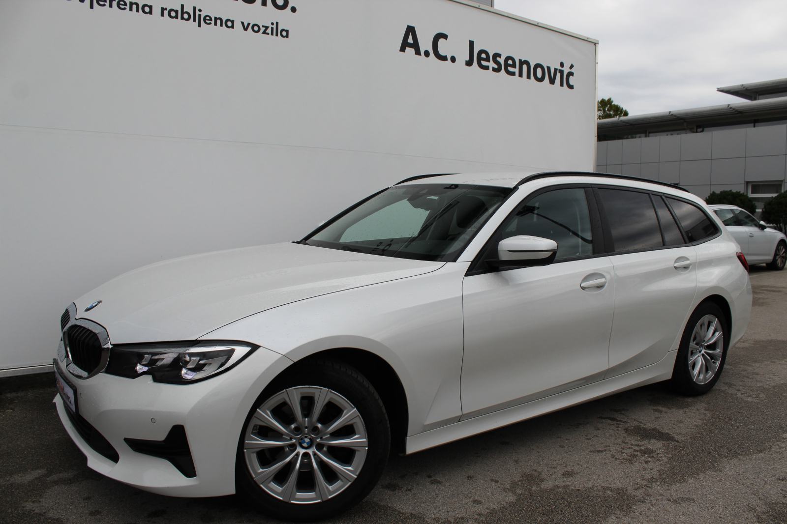 BMW serija 3 Touring 318d, fotografija 7