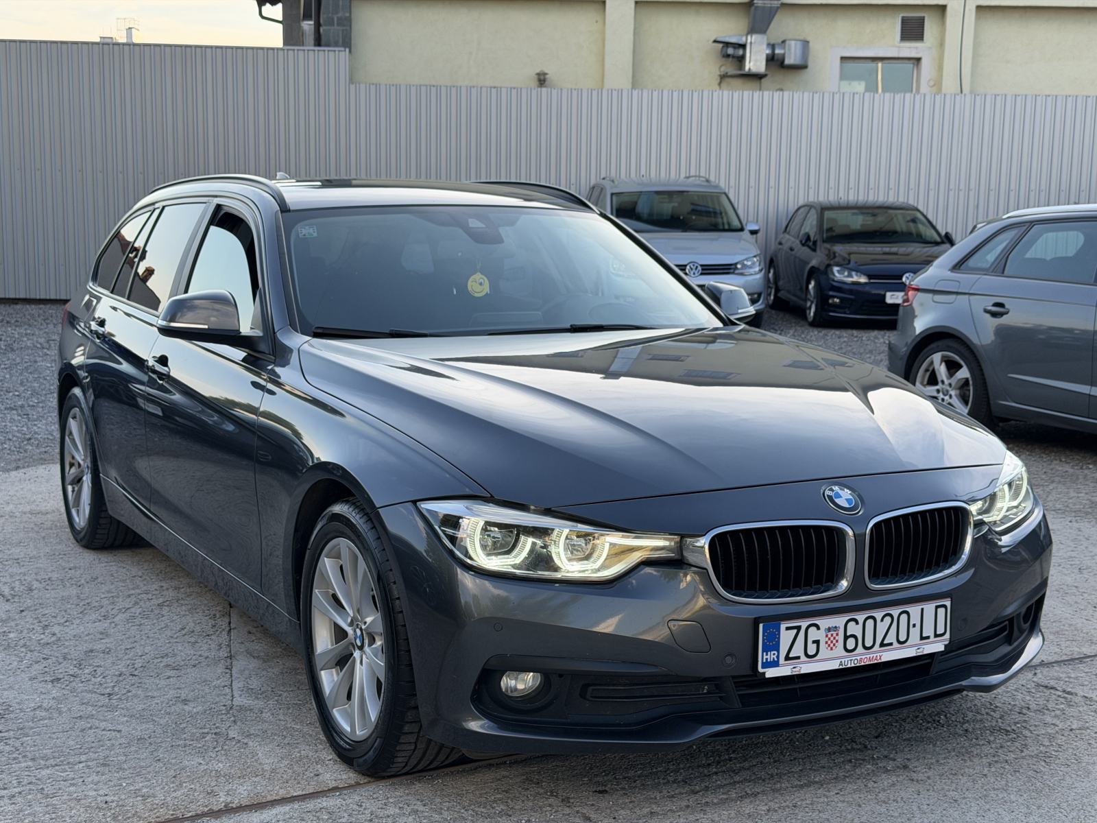 BMW serija 3 Touring 318d Sport LCI-AUTOMATIK-LED-REG.1 GOD.-MOD.2017, fotografija 3