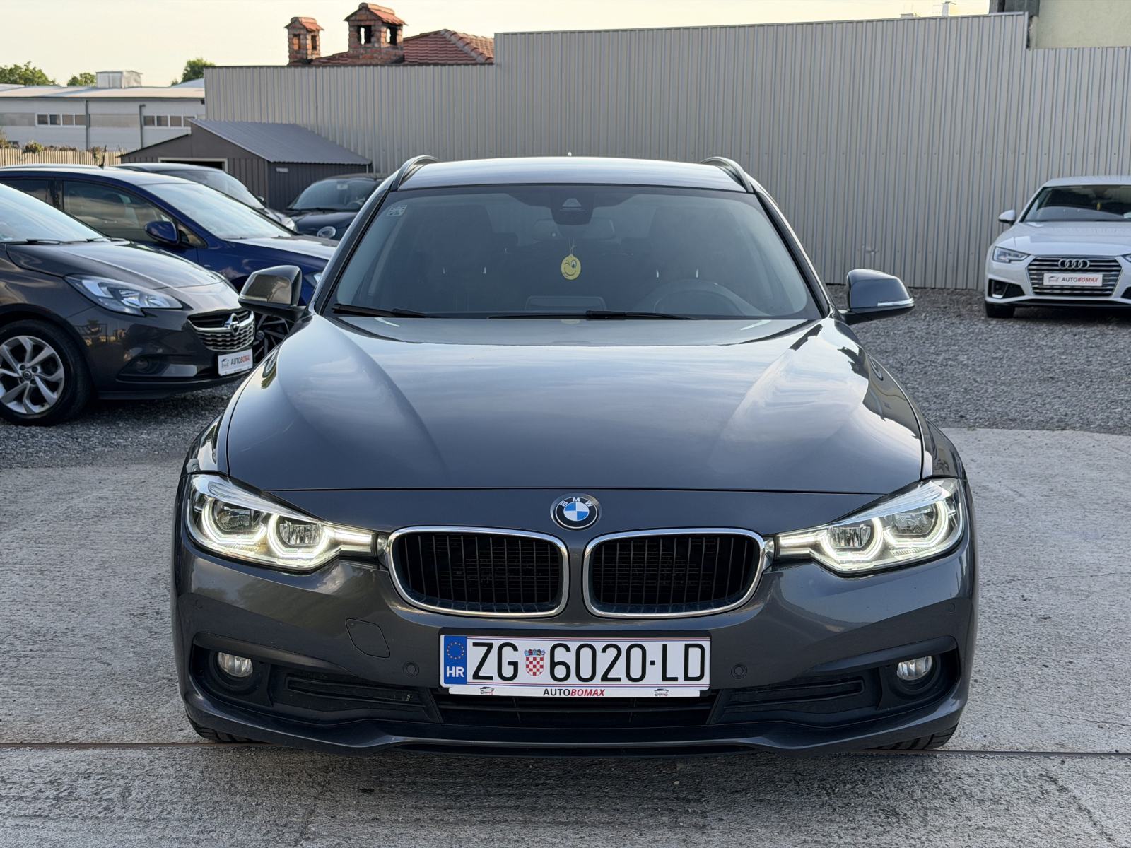 BMW serija 3 Touring 318d Sport LCI-AUTOMATIK-LED-REG.1 GOD.-MOD.2017, fotografija 2