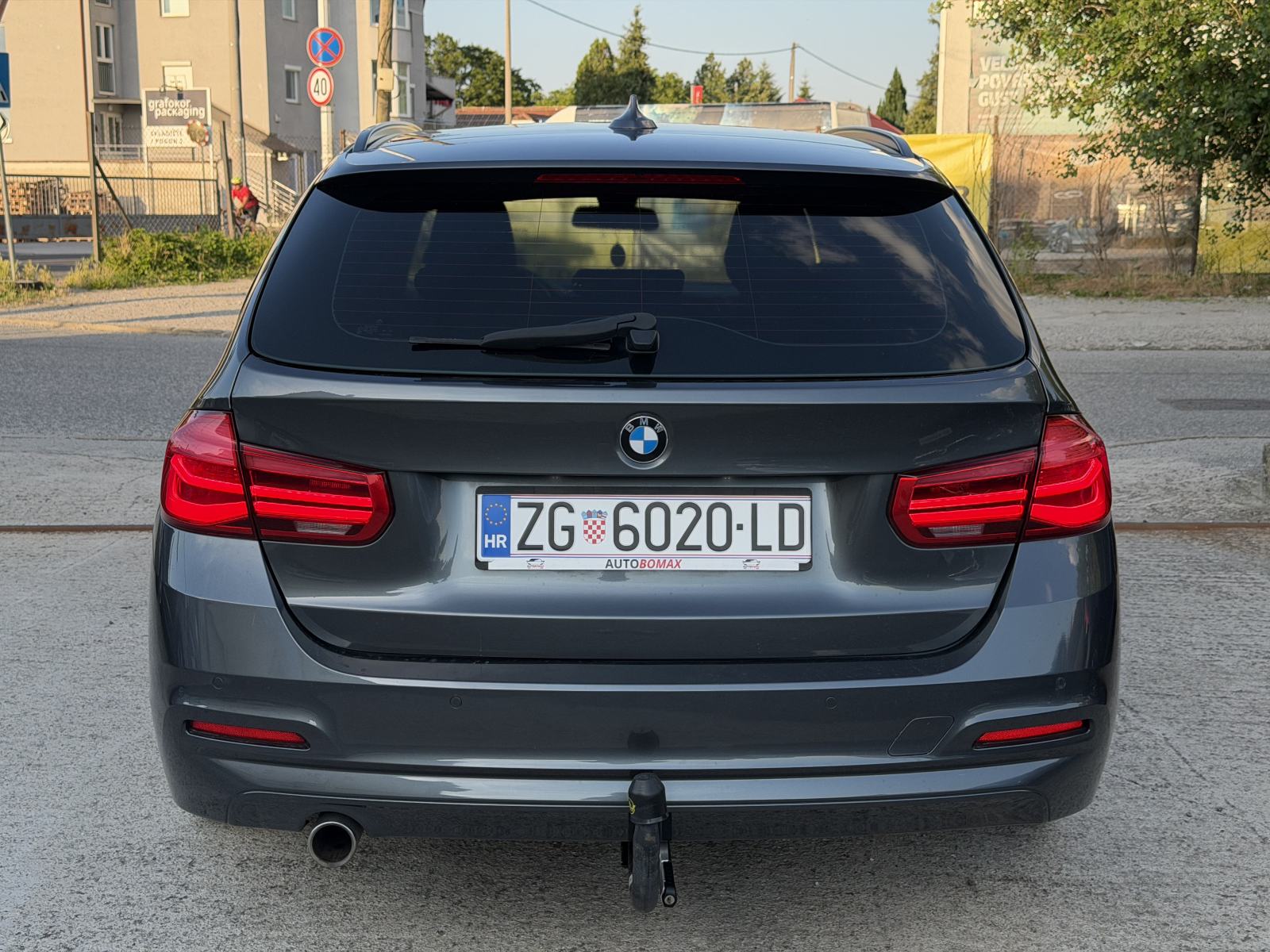 BMW serija 3 Touring 318d Sport LCI-AUTOMATIK-LED-REG.1 GOD.-MOD.2017, fotografija 5