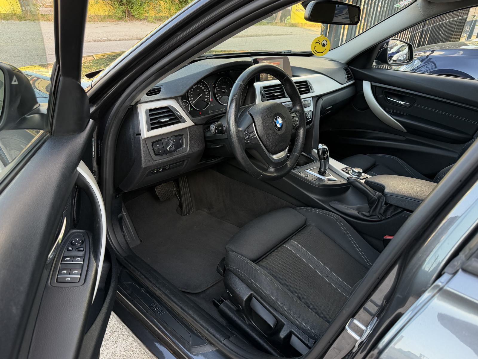 BMW serija 3 Touring 318d Sport LCI-AUTOMATIK-LED-REG.1 GOD.-MOD.2017, fotografija 12