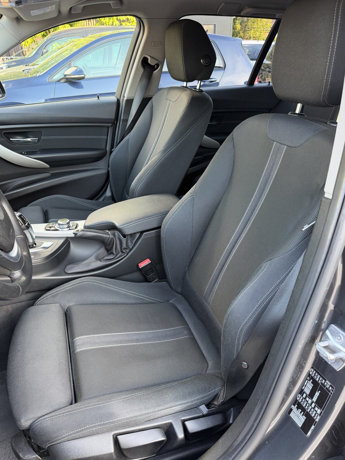 BMW serija 3 Touring 318d Sport LCI-AUTOMATIK-LED-REG.1 GOD.-MOD.2017, fotografija 13