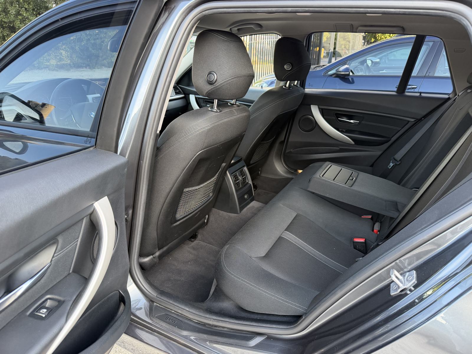 BMW serija 3 Touring 318d Sport LCI-AUTOMATIK-LED-REG.1 GOD.-MOD.2017, fotografija 14
