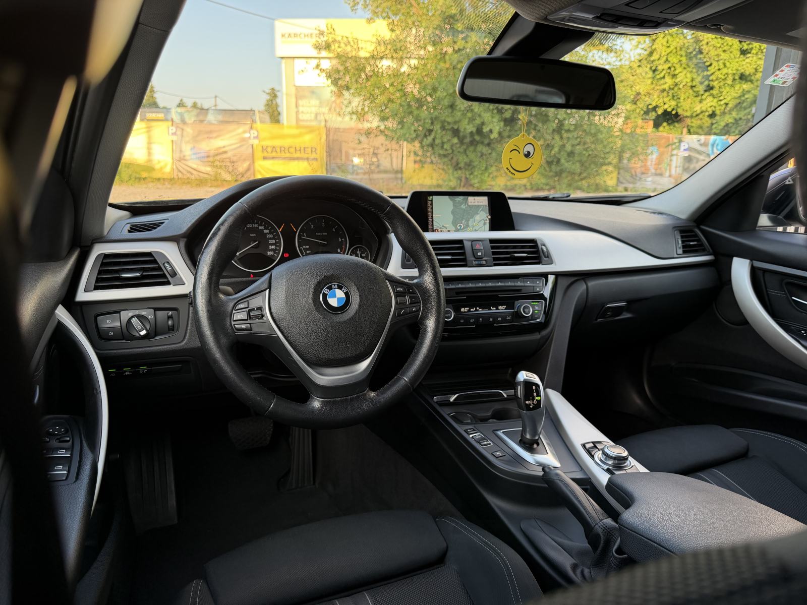 BMW serija 3 Touring 318d Sport LCI-AUTOMATIK-LED-REG.1 GOD.-MOD.2017, fotografija 15
