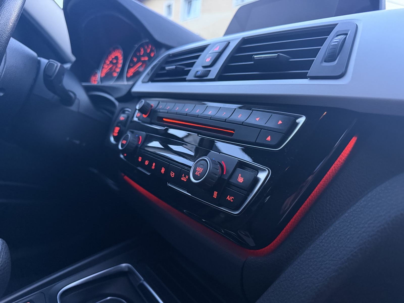 BMW serija 3 Touring 318d Sport LCI-AUTOMATIK-LED-REG.1 GOD.-MOD.2017, fotografija 20
