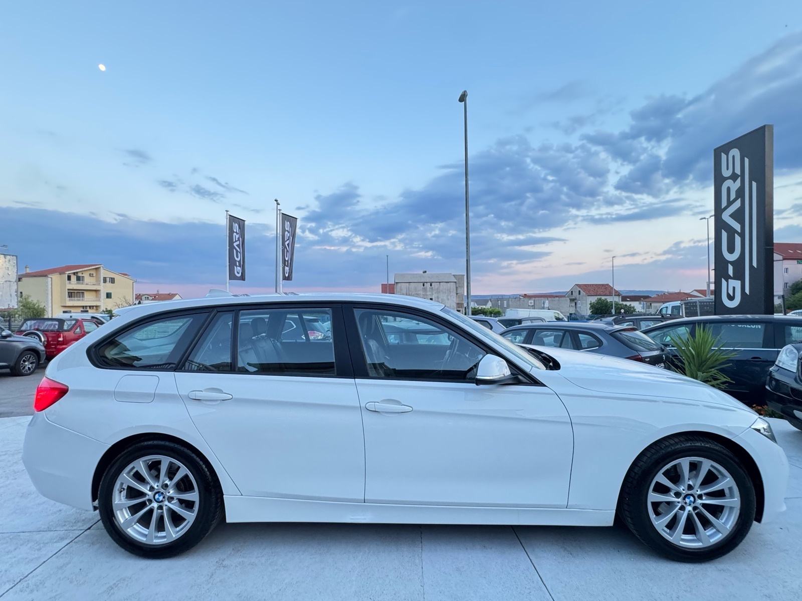 BMW serija 3 Touring 320d AUTOMATIK—Mod 2017 LCI—PRO NAVI—KOŽA—PDC—TOP, fotografija 12