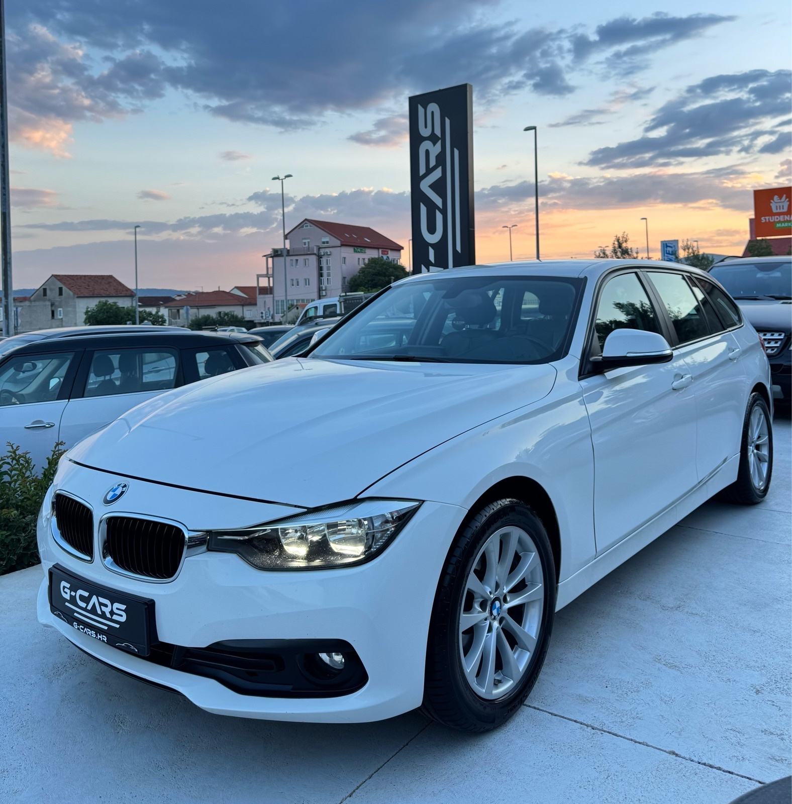 BMW serija 3 Touring 320d AUTOMATIK—Mod 2017 LCI—PRO NAVI—KOŽA—PDC—TOP, fotografija 2