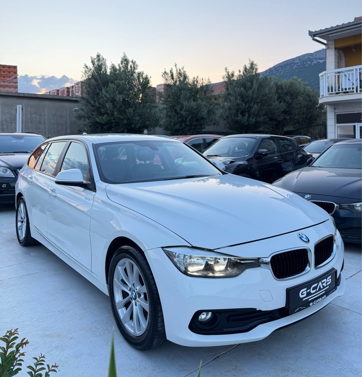 BMW serija 3 Touring 320d AUTOMATIK—Mod 2017 LCI—PRO NAVI—KOŽA—PDC—TOP, fotografija 14