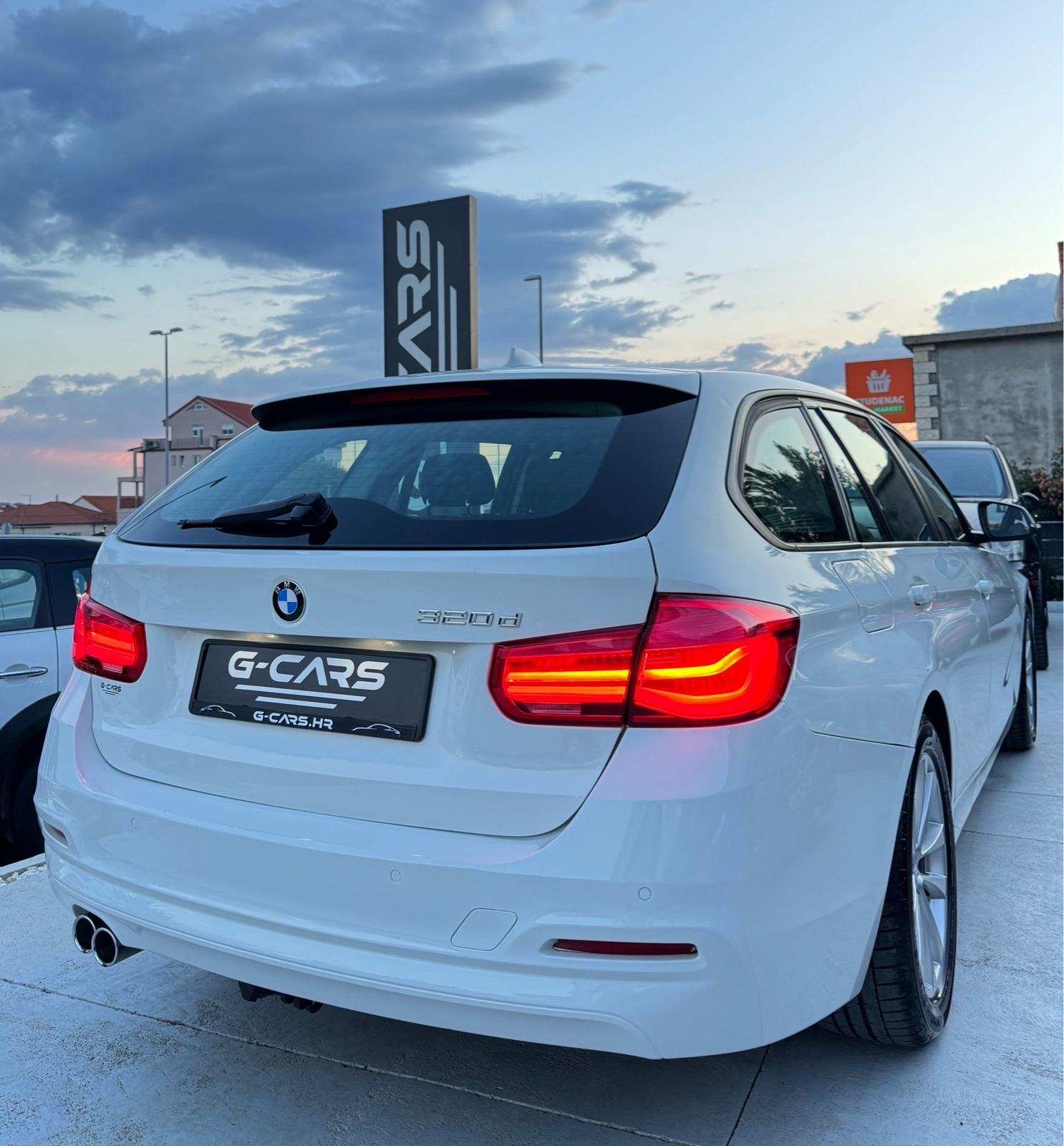 BMW serija 3 Touring 320d AUTOMATIK—Mod 2017 LCI—PRO NAVI—KOŽA—PDC—TOP, fotografija 9
