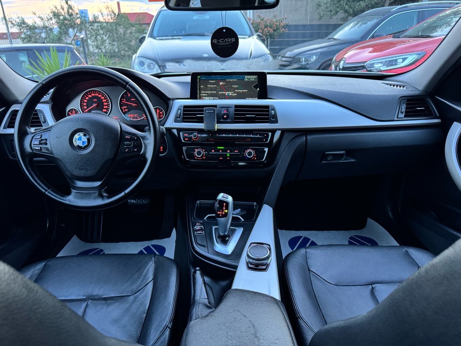 BMW serija 3 Touring 320d AUTOMATIK—Mod 2017 LCI—PRO NAVI—KOŽA—PDC—TOP, fotografija 15