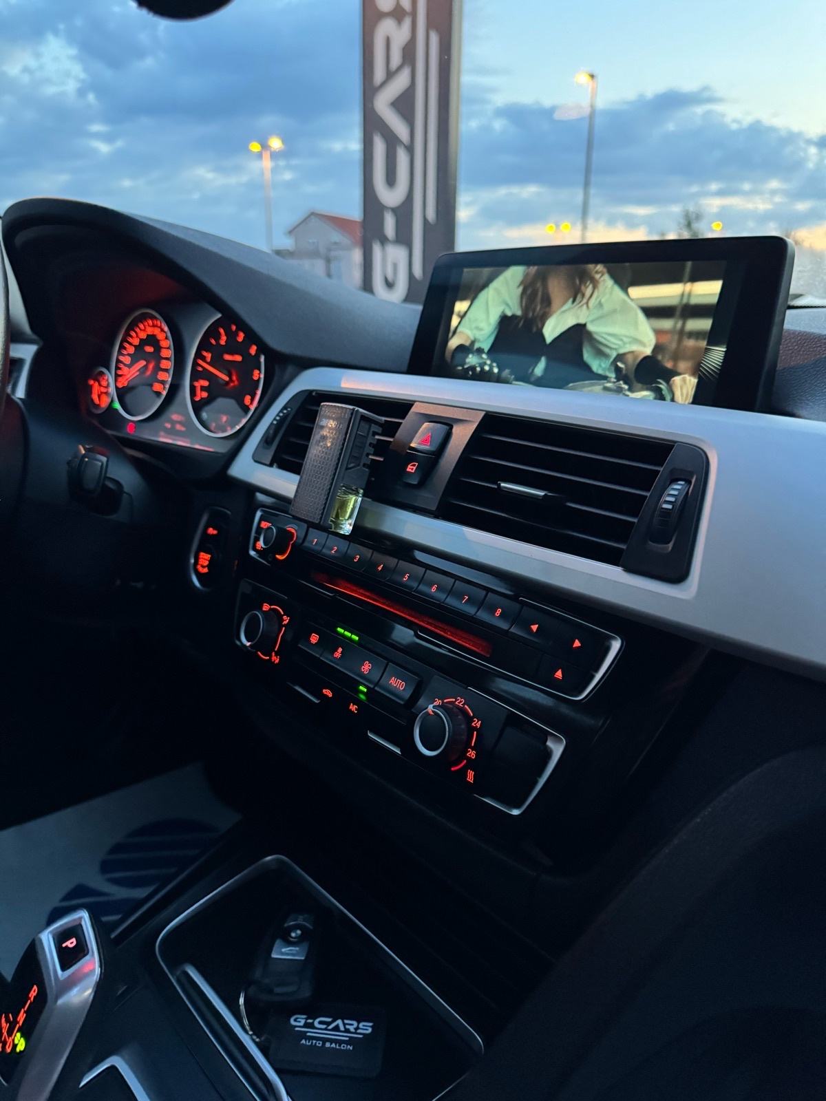 BMW serija 3 Touring 320d AUTOMATIK—Mod 2017 LCI—PRO NAVI—KOŽA—PDC—TOP, fotografija 18