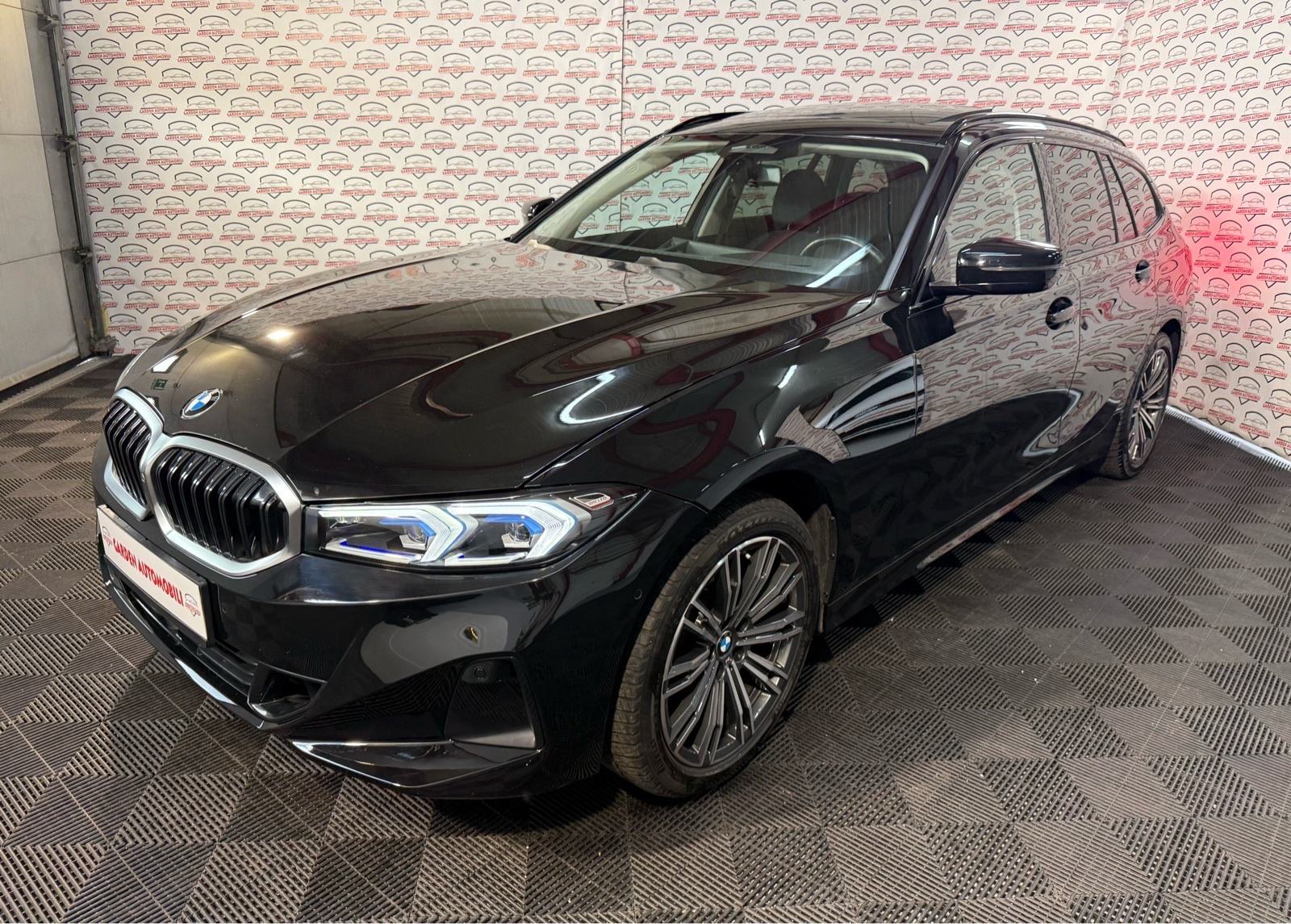 BMW serija 3 Touring 320d*AUTOMATIK*PANO*H&K*LASER*, fotografija 2