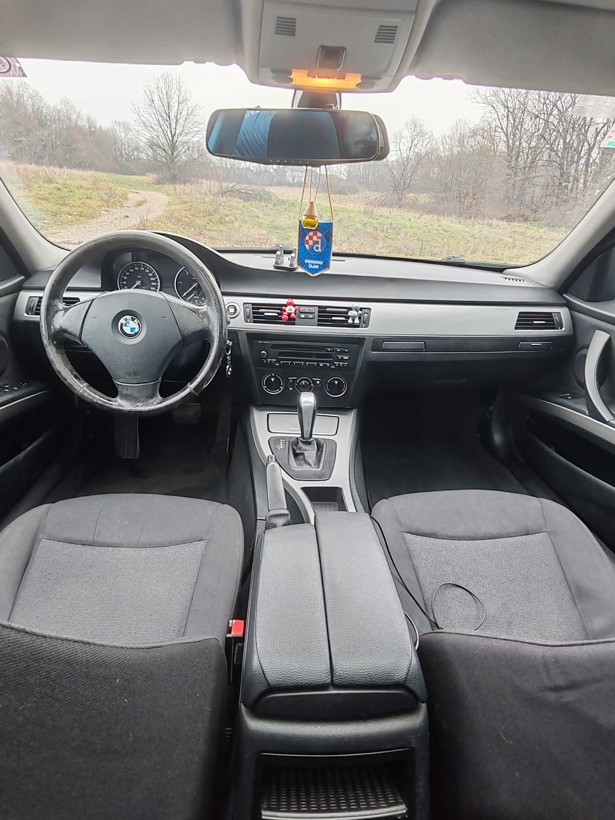 BMW serija 3 Touring 320d automatik, fotografija 12