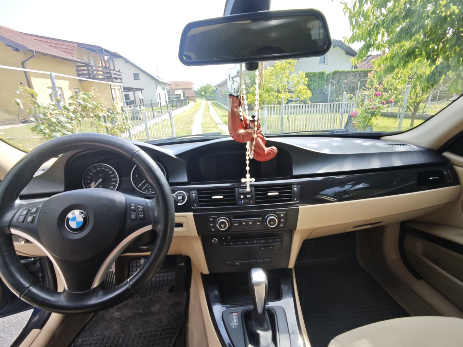 BMW serija 3 Touring 320d automatik, fotografija 10
