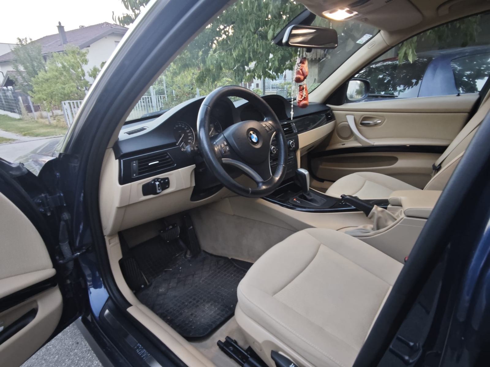 BMW serija 3 Touring 320d automatik, fotografija 12