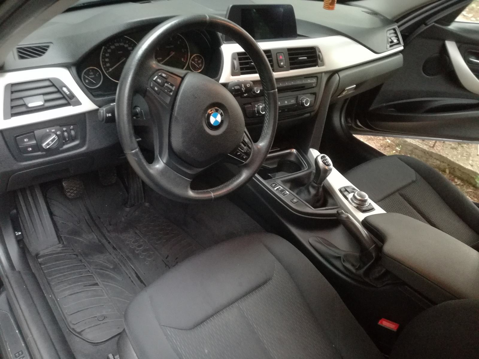 BMW serija 3 Touring 318d, fotografija 4