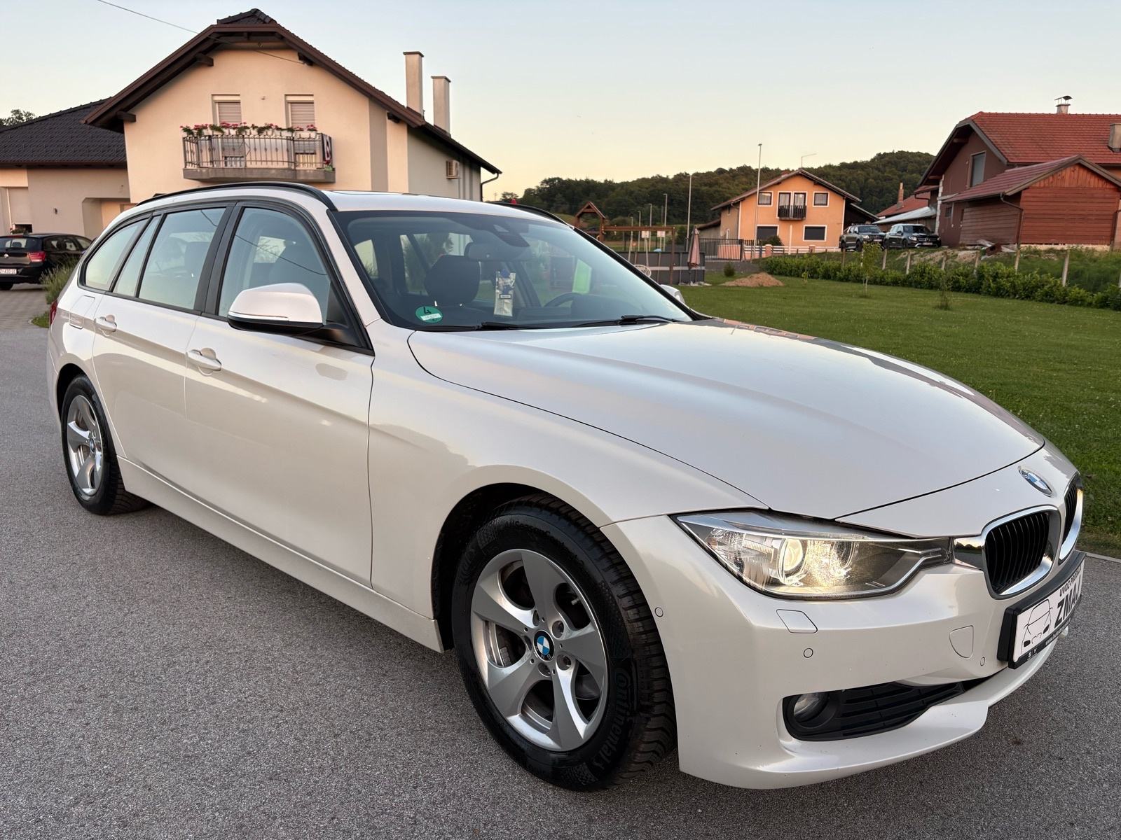 BMW serija 3 Touring 320d*Efficient dinamic*Mineral bijela*Ful oprema*, pogled izvana - slika 4