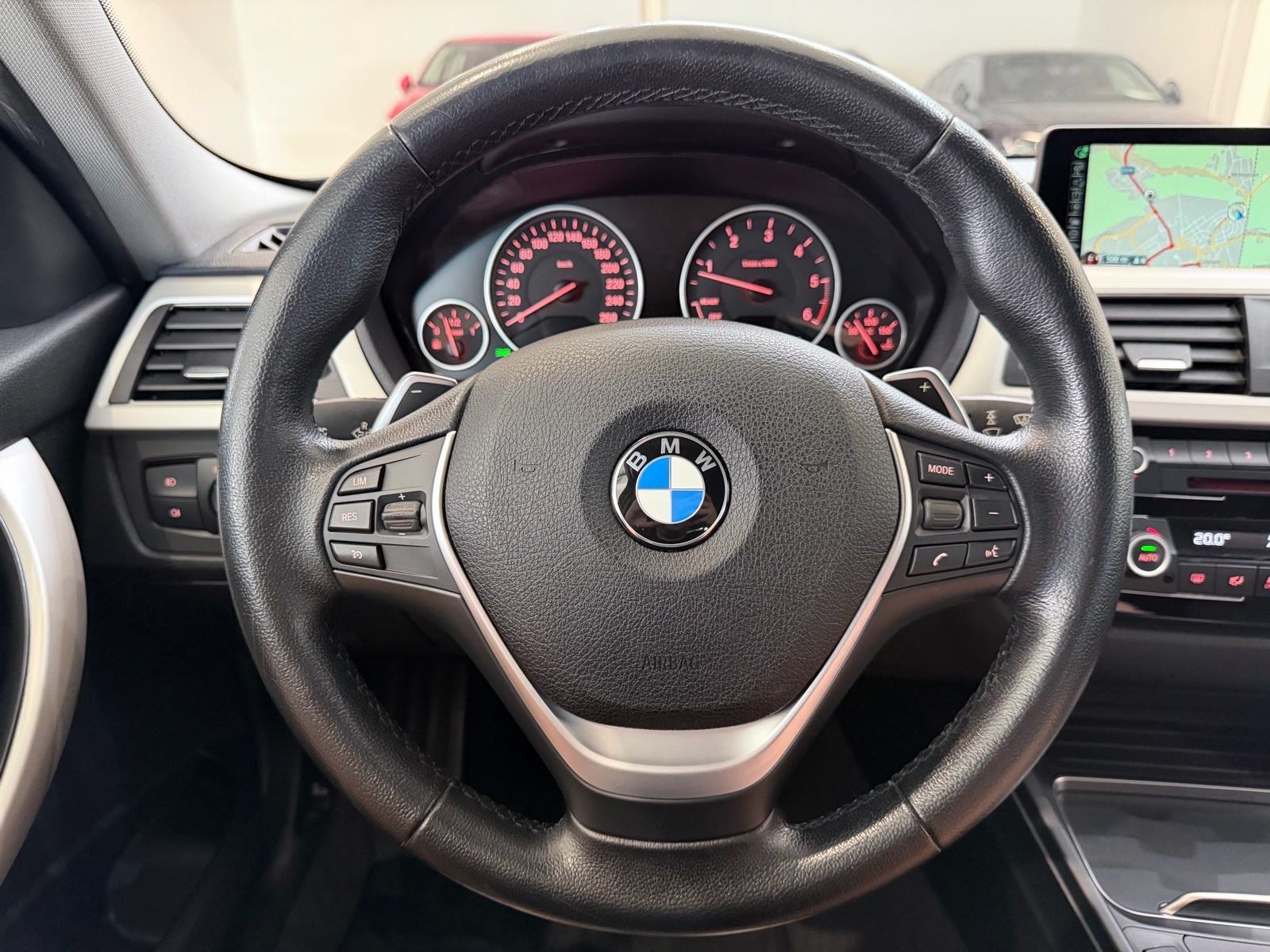 BMW 320d xDrive Touring | LCI | LED | NAVI PRO | F1 | PDC | JAMSTVO, fotografija 16