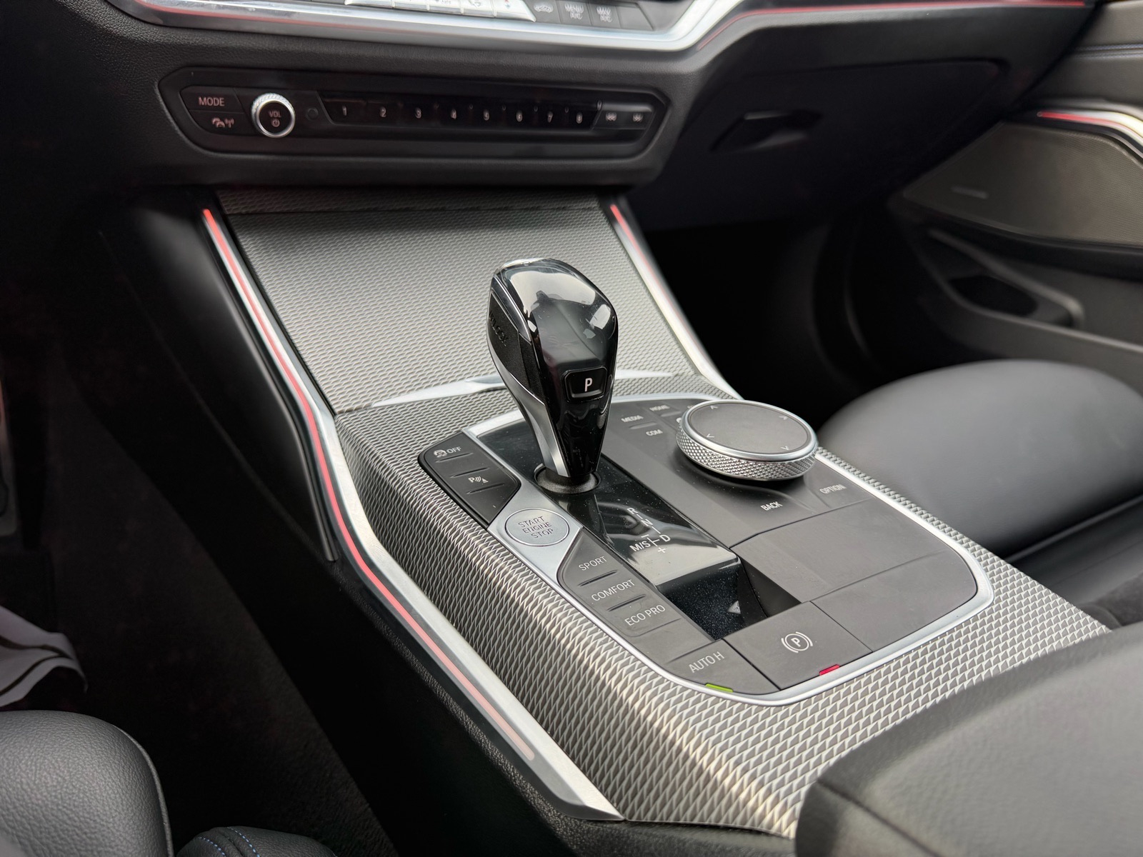 BMW 320d M-Sport •HARMAN•AMBI PRO•GESTURE CONTROL•VIRTUAL•ALCANTARA•, fotografija 16