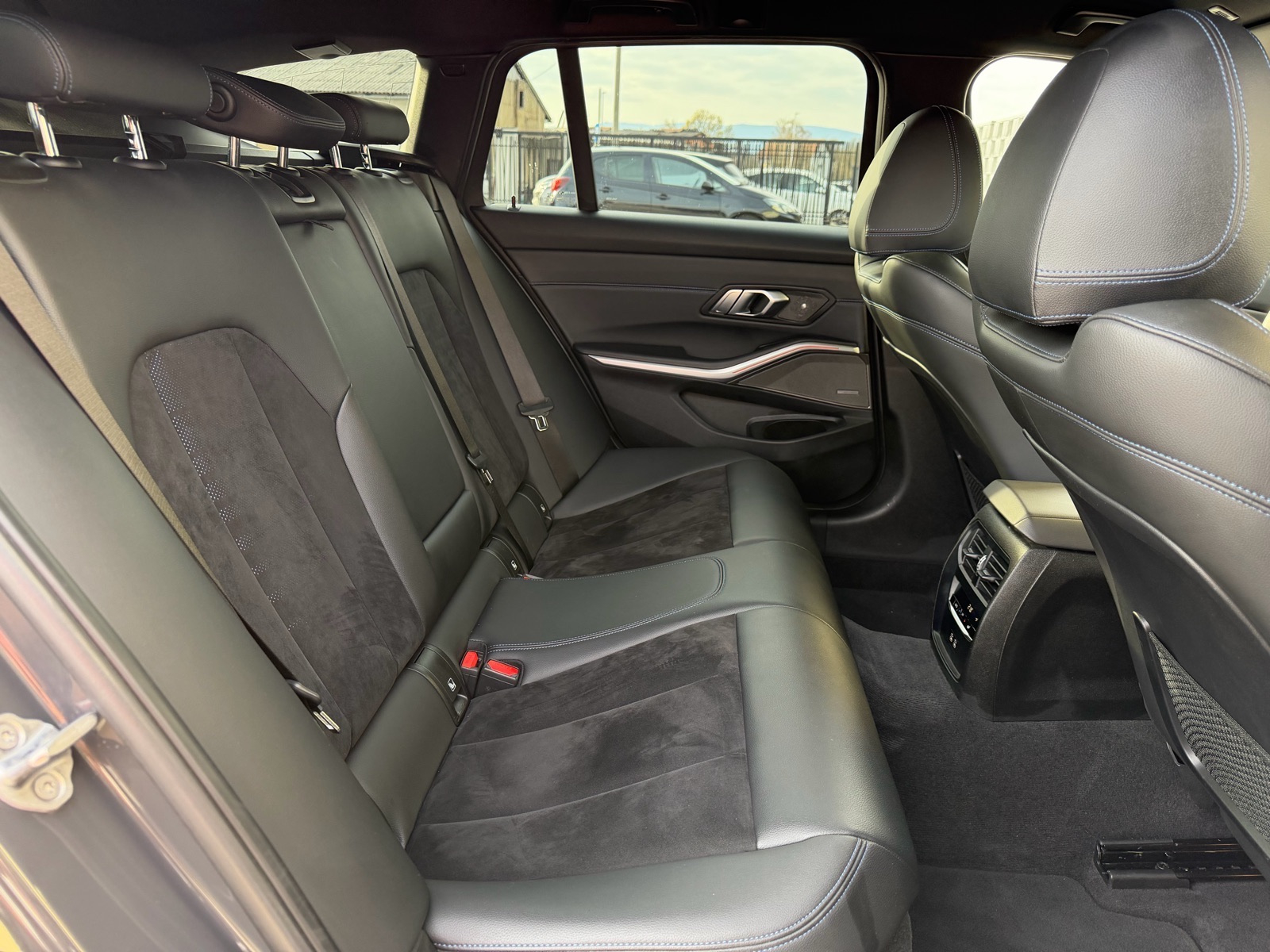 BMW 320d M-Sport •HARMAN•AMBI PRO•GESTURE CONTROL•VIRTUAL•ALCANTARA•, fotografija 15