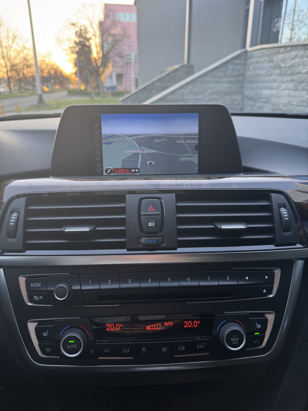 BMW Touring 330d AUTOMATIK - LUXURY LINE - SERVISNA - JEDINSTVEN U HR!, fotografija 14