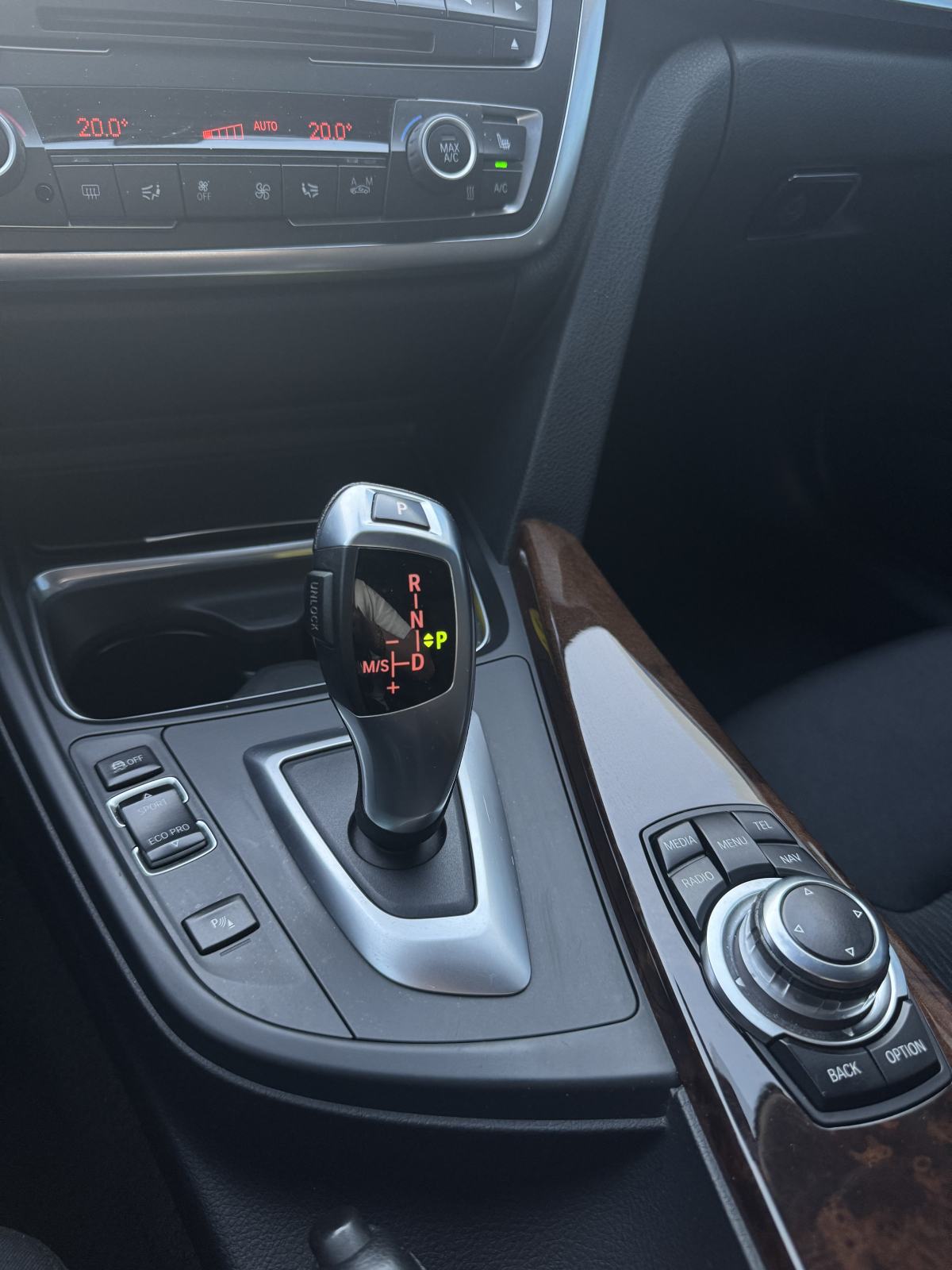 BMW Touring 330d AUTOMATIK - LUXURY LINE - SERVISNA - JEDINSTVEN U HR!, fotografija 16