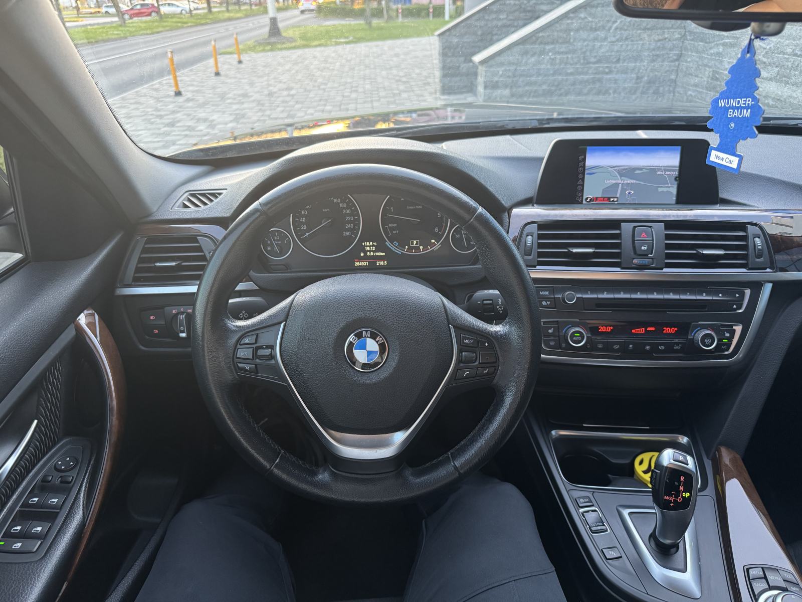 BMW Touring 330d AUTOMATIK - LUXURY LINE - SERVISNA - JEDINSTVEN U HR!, fotografija 13