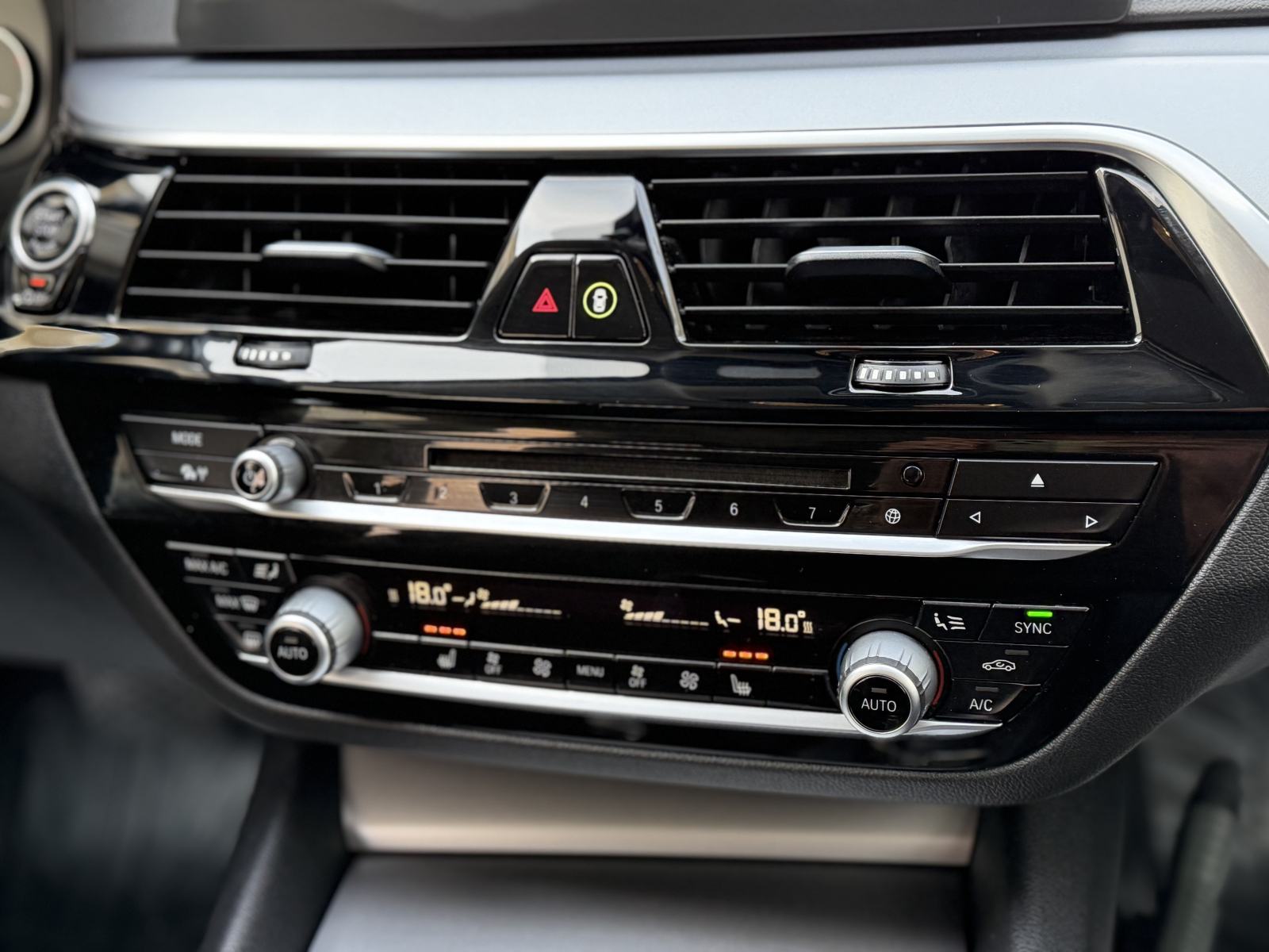 BMW serija 5 520d~Automatik~Navi~Full Led~Servisna, fotografija 20