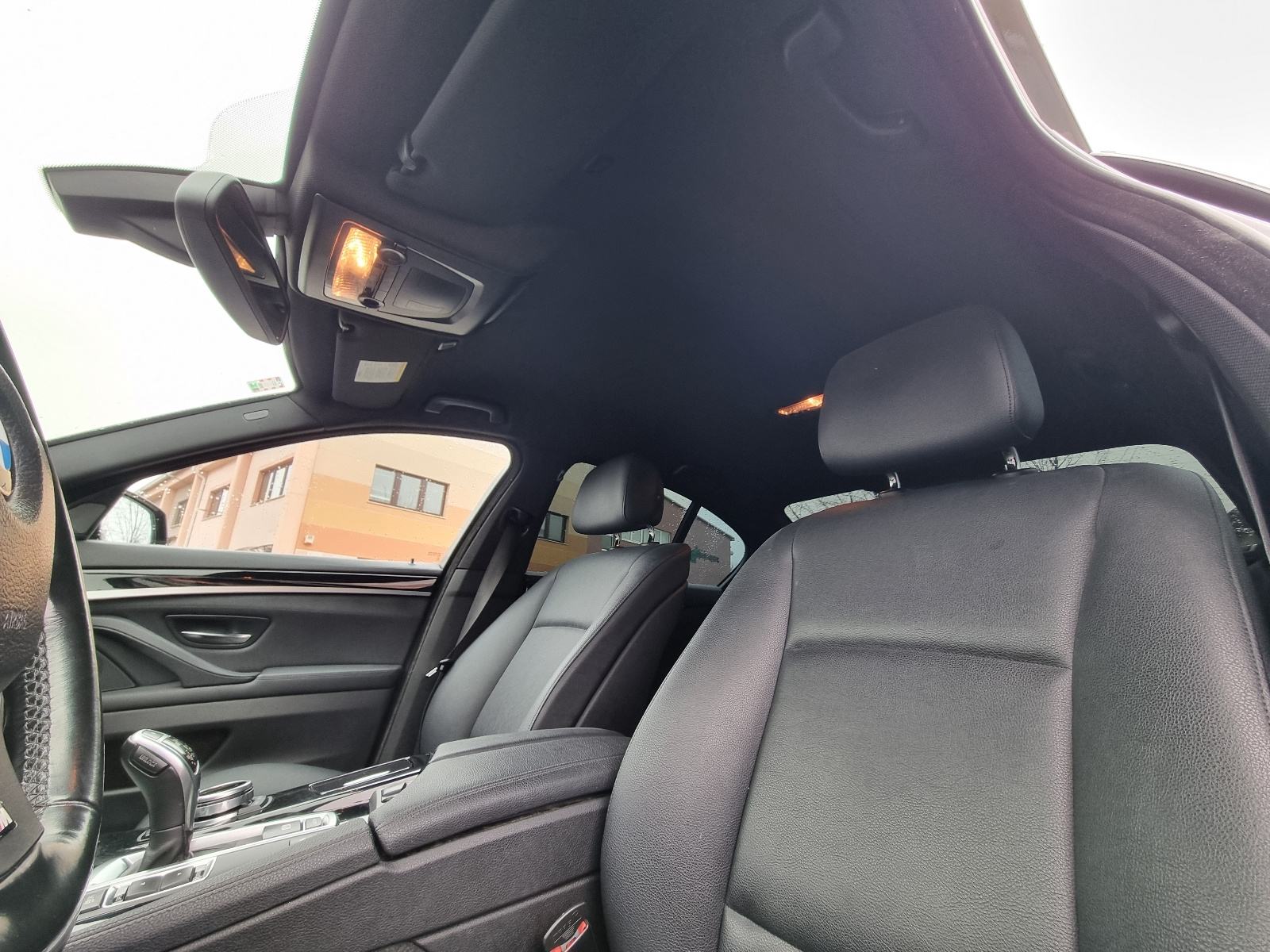BMW SERIJA 5 520d-1 VL-8 BRZINA+F1-2xPARK SENZORI-CRNI KROV-NOVI LANAC, fotografija 10
