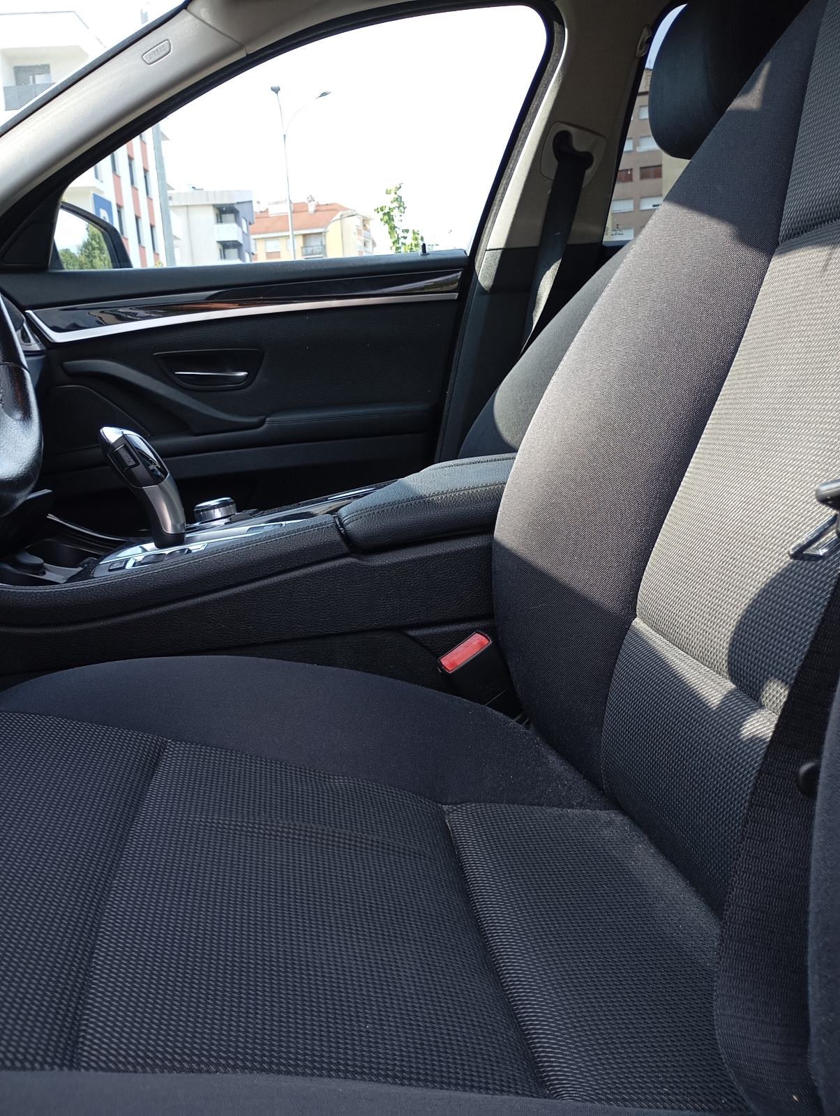 BMW Serija 5 520d (2015) • Automatik • 305.000 km (Autocesta) • Reg 2, fotografija 5