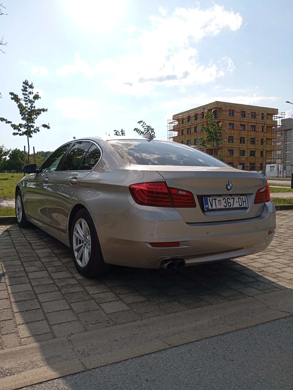 BMW Serija 5 520d (2015) • Automatik • 305.000 km (Autocesta) • Reg 2, fotografija 3
