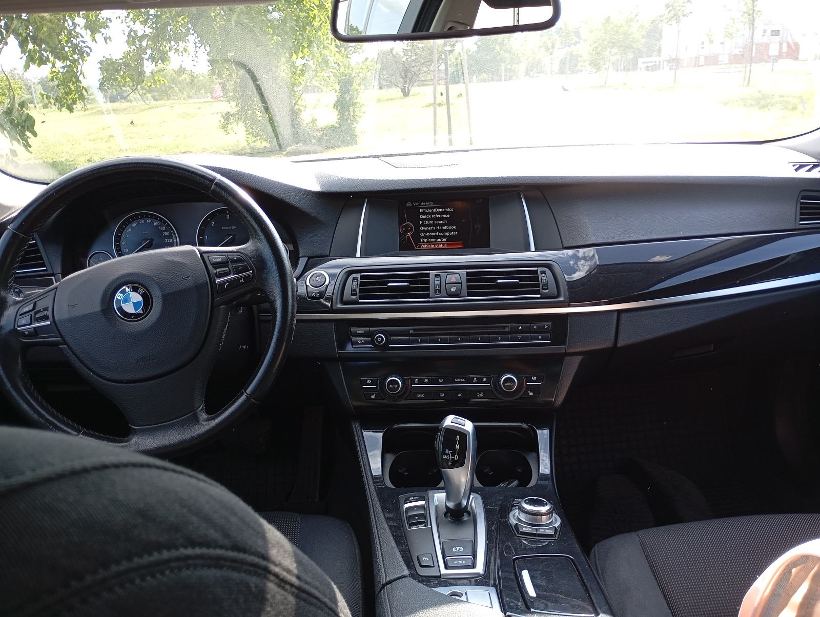 BMW Serija 5 520d (2015) • Automatik • 305.000 km (Autocesta) • Reg 2, fotografija 4