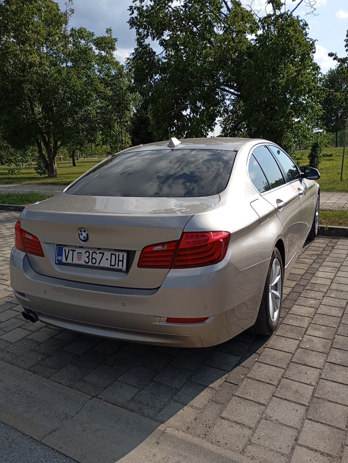 BMW Serija 5 520d (2015) • Automatik • 305.000 km (Autocesta) • Reg 2, fotografija 2