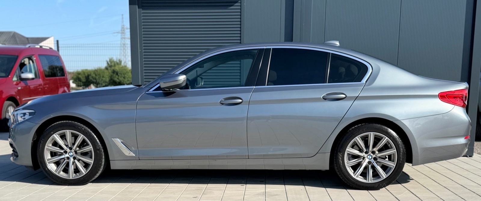 BMW serija 5 520d *ADVANTAGE*NAVI*KOŽA*18”ALU*, fotografija 4