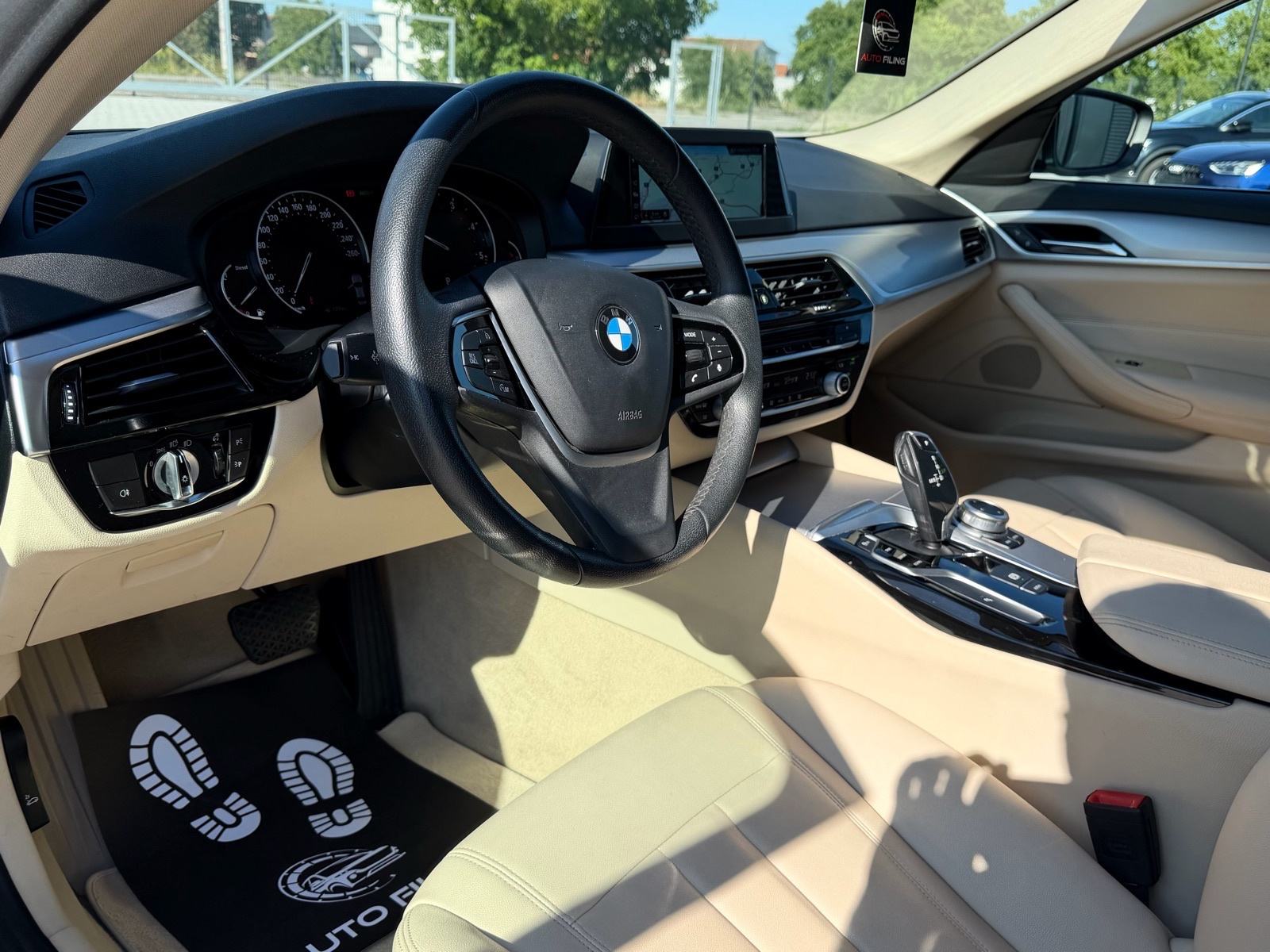 BMW serija 5 520d *ADVANTAGE*NAVI*KOŽA*18”ALU*, fotografija 11