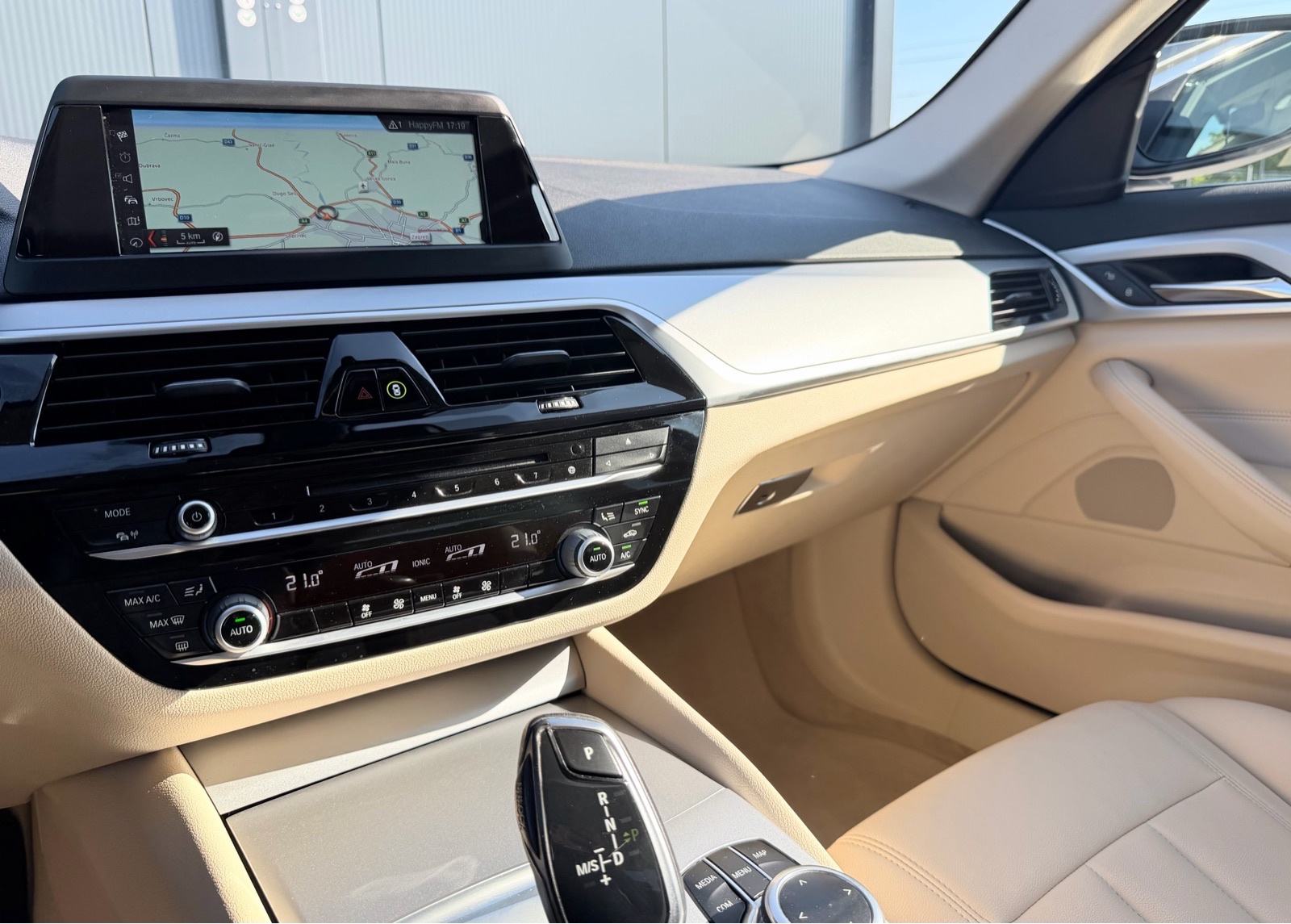BMW serija 5 520d *ADVANTAGE*NAVI*KOŽA*18”ALU*, fotografija 16