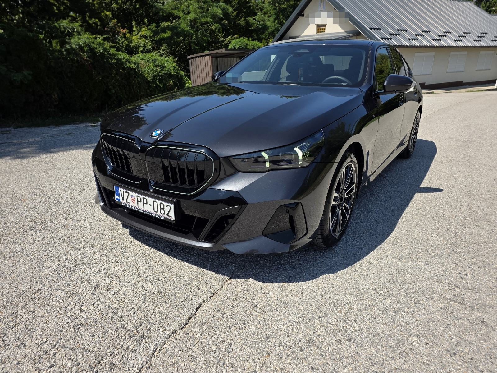 BMW serija 5 520d aut, M Sport Pro, Iconic glow, B&W, u pdv, garancija, fotografija 6