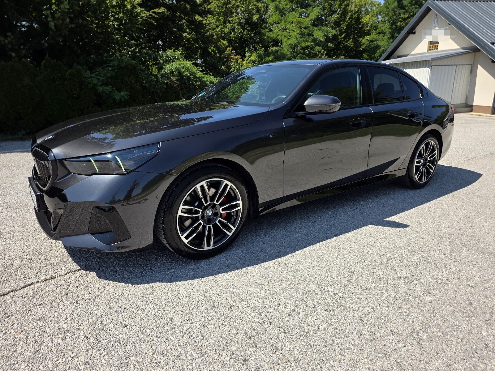 BMW serija 5 520d aut, M Sport Pro, Iconic glow, B&W, u pdv, garancija, fotografija 14