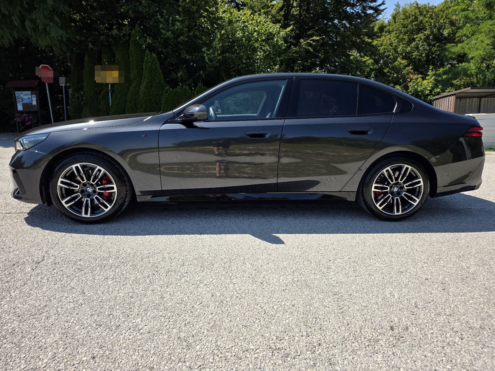 BMW serija 5 520d aut, M Sport Pro, Iconic glow, B&W, u pdv, garancija, fotografija 15