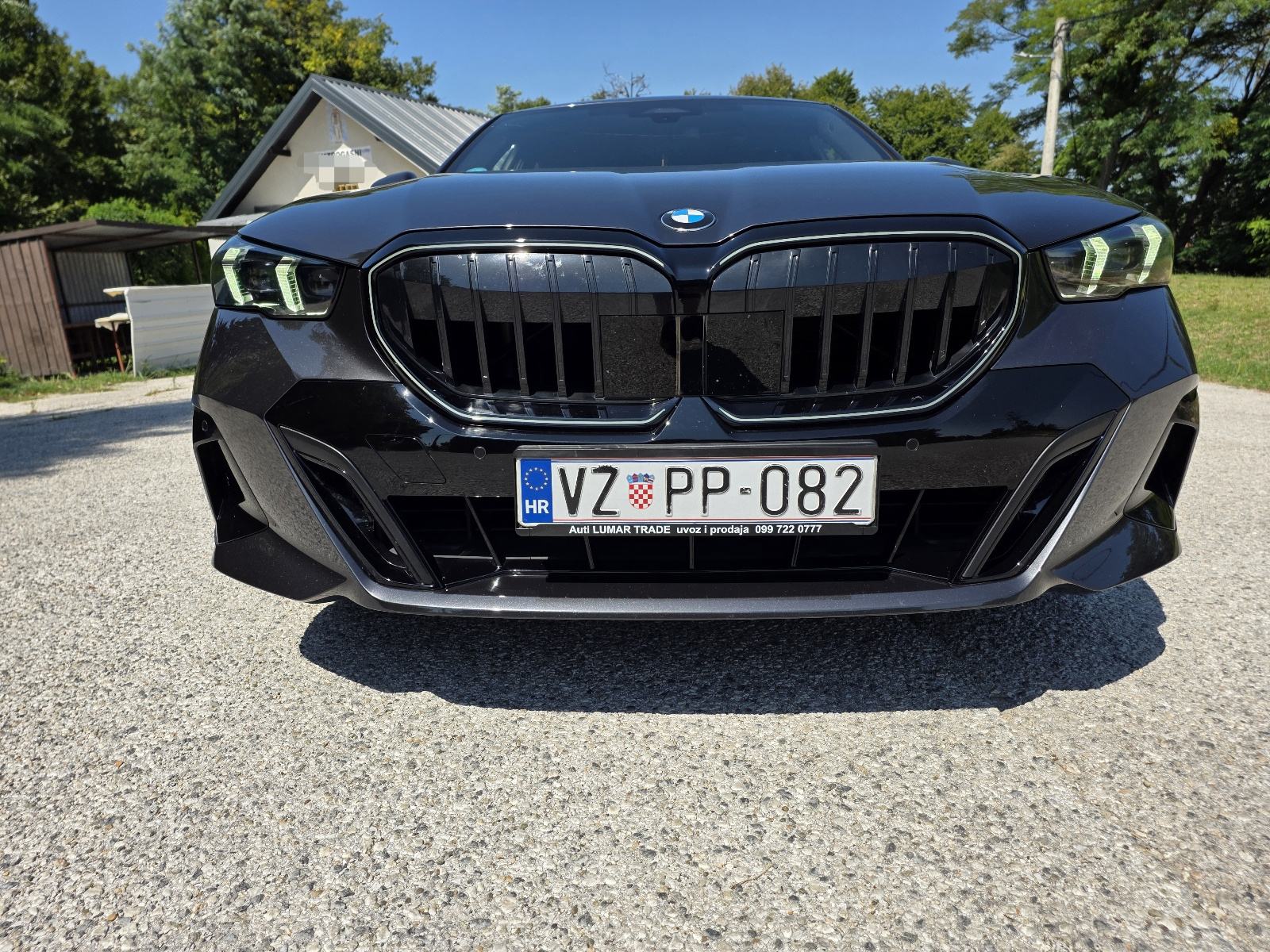 BMW serija 5 520d aut, M Sport Pro, Iconic glow, B&W, u pdv, garancija, fotografija 8