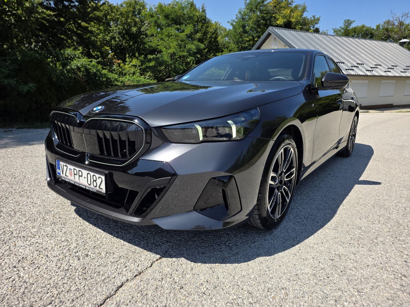 BMW serija 5 520d aut, M Sport Pro, Iconic glow, B&W, u pdv, garancija, fotografija 16