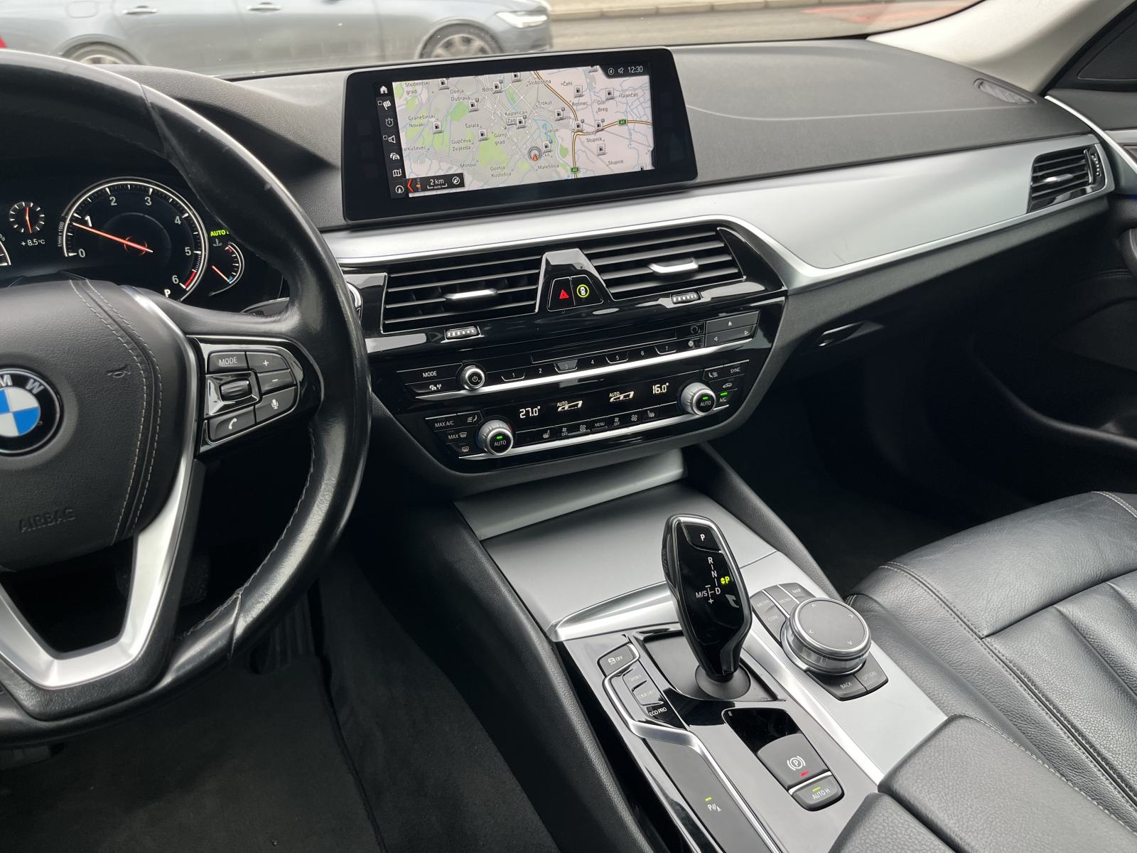 BMW serija 5 520d Automatik 4x4 Xdrive NAVI,KOŽA,KAMERA, fotografija 18