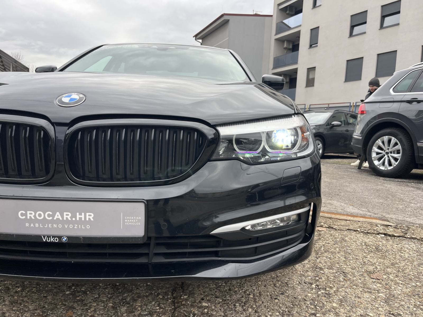 BMW serija 5 520d Automatik 4x4 Xdrive NAVI,KOŽA,KAMERA, fotografija 9