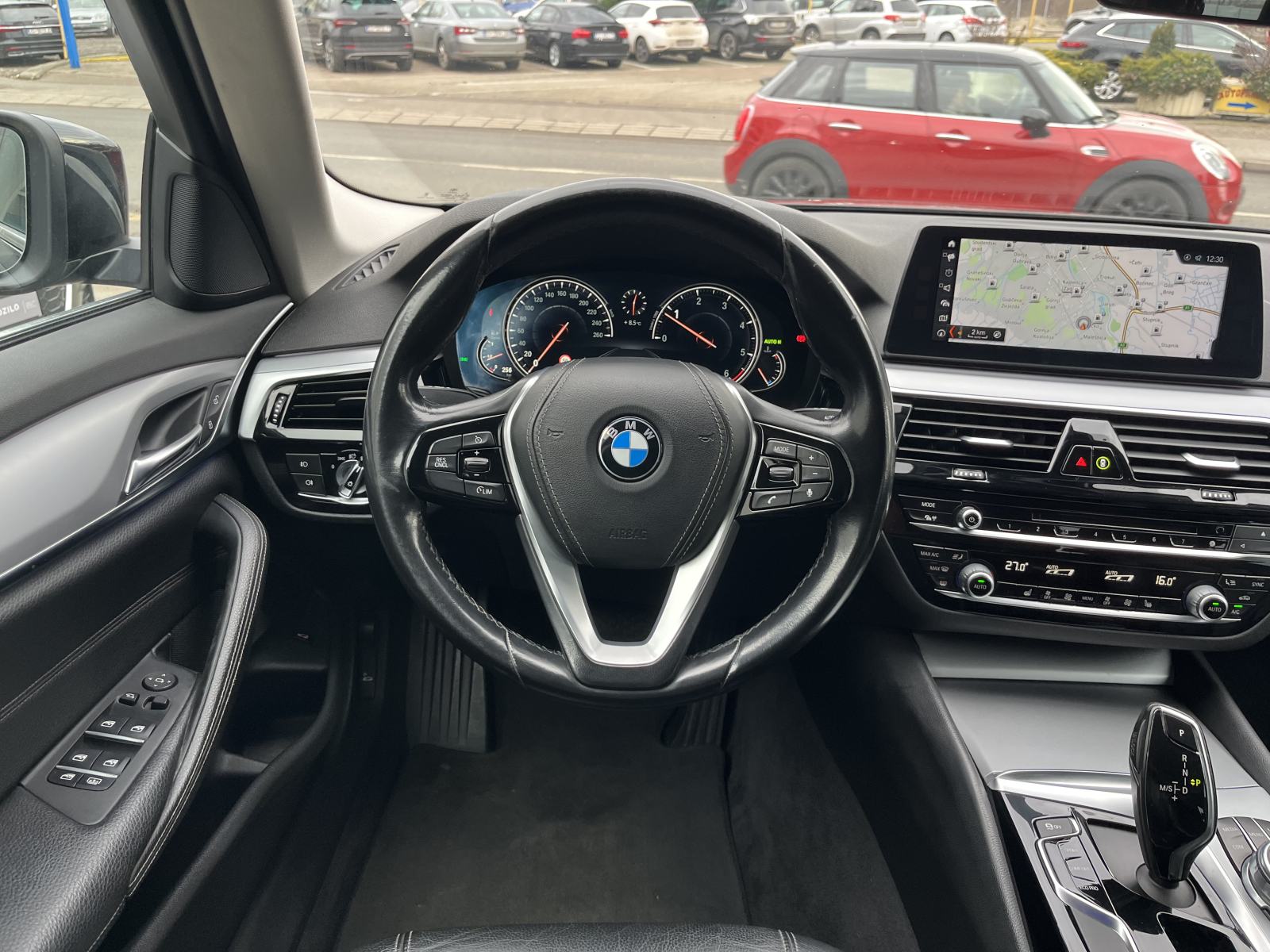 BMW serija 5 520d Automatik 4x4 Xdrive NAVI,KOŽA,KAMERA, fotografija 16