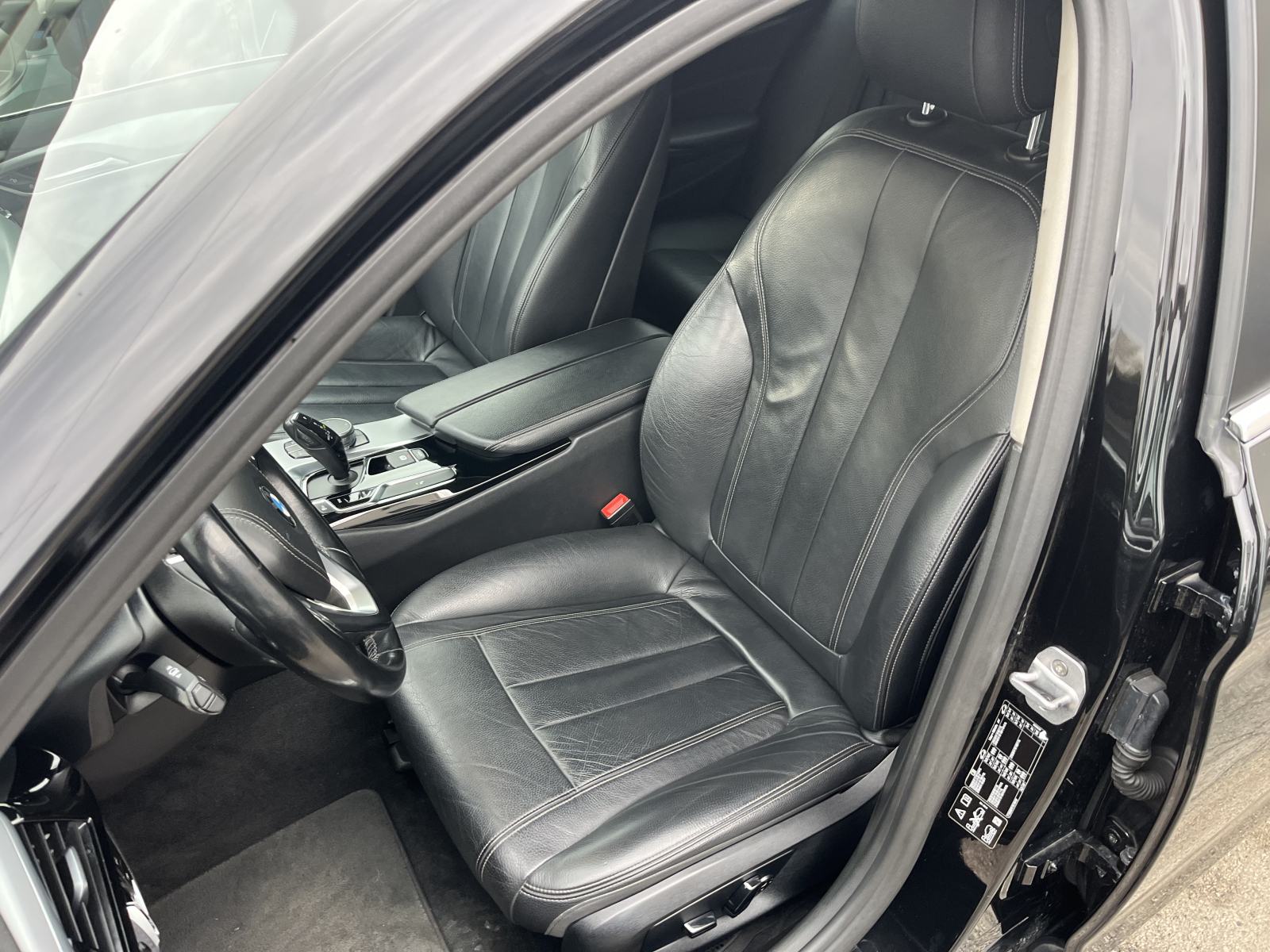 BMW serija 5 520d Automatik 4x4 Xdrive NAVI,KOŽA,KAMERA, fotografija 12